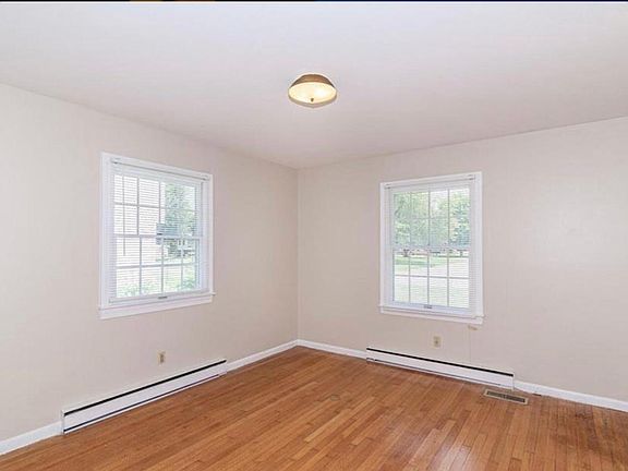 5th image of 818 Chapel Hill East Dr