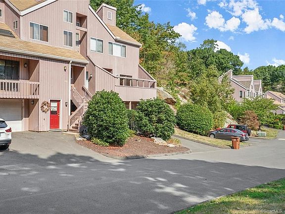 2nd image of 272 Sunwood Dr #272