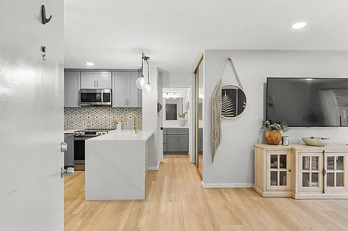 1855 Diamond St Photo 1