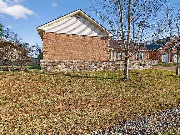 5th image of 119 Williamsburg Ln