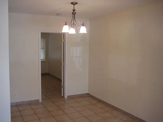 Rented by Zikos Realty Services | media 32