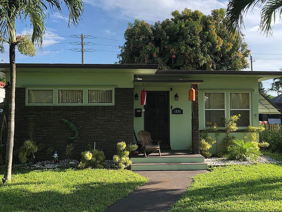 Faux stone and pillar