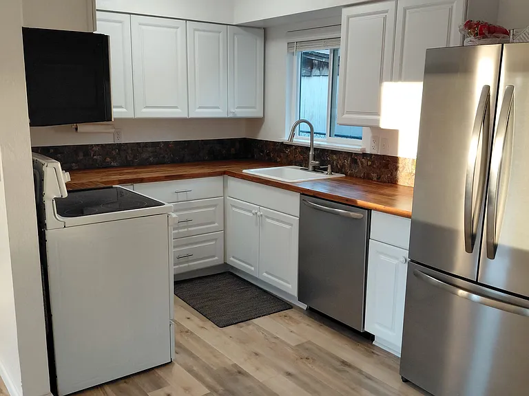 411 SW Westholm Ave — Photo 24