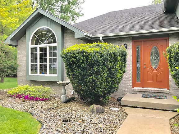 4th image of 310 Berkshire Ct