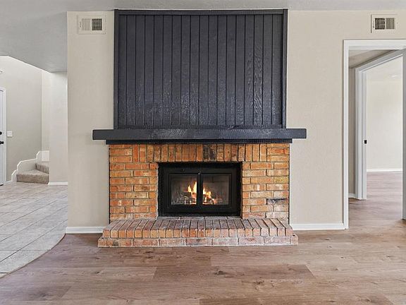 5th image of 610 Greenlea Chase W