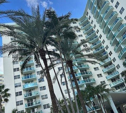 3rd image of 3801 S Ocean Dr APT 2D