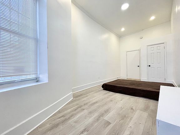 2nd image of 544 Hart St APT 1R