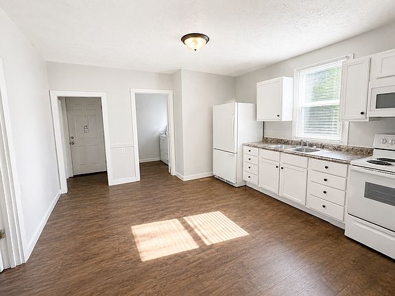 3rd image of 1044 Muskegon Ave NW #1