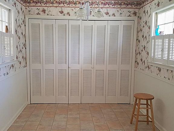 4th image of 2624 Oxford Dr