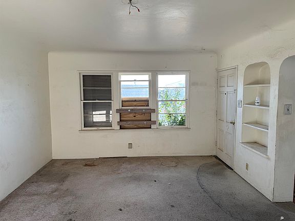 2nd image of 577 S 9th Ave
