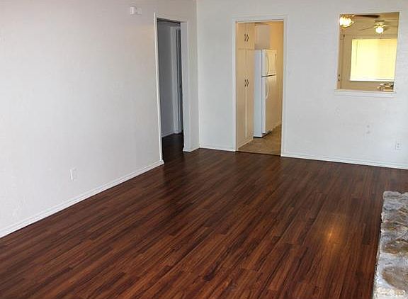 4th image of 920 Fieldwood Dr #B