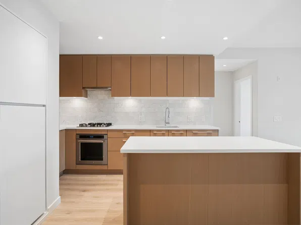 110 E 17th St #301, North Vancouver, BC V7M 1V4