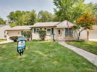 22776 Lilac St, Farmington, MI 48336
