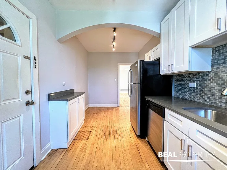 2323 N Rockwell St #B1 — Photo 10