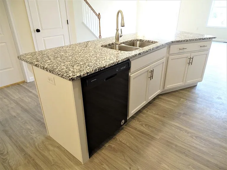 349 Cedar Holw — Photo 6