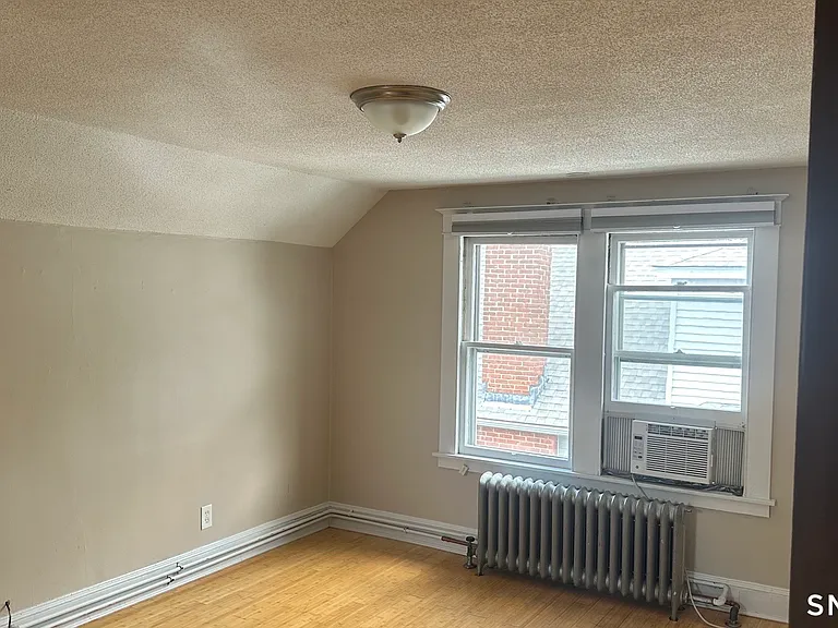 40 Quaker Ln S — Photo 19