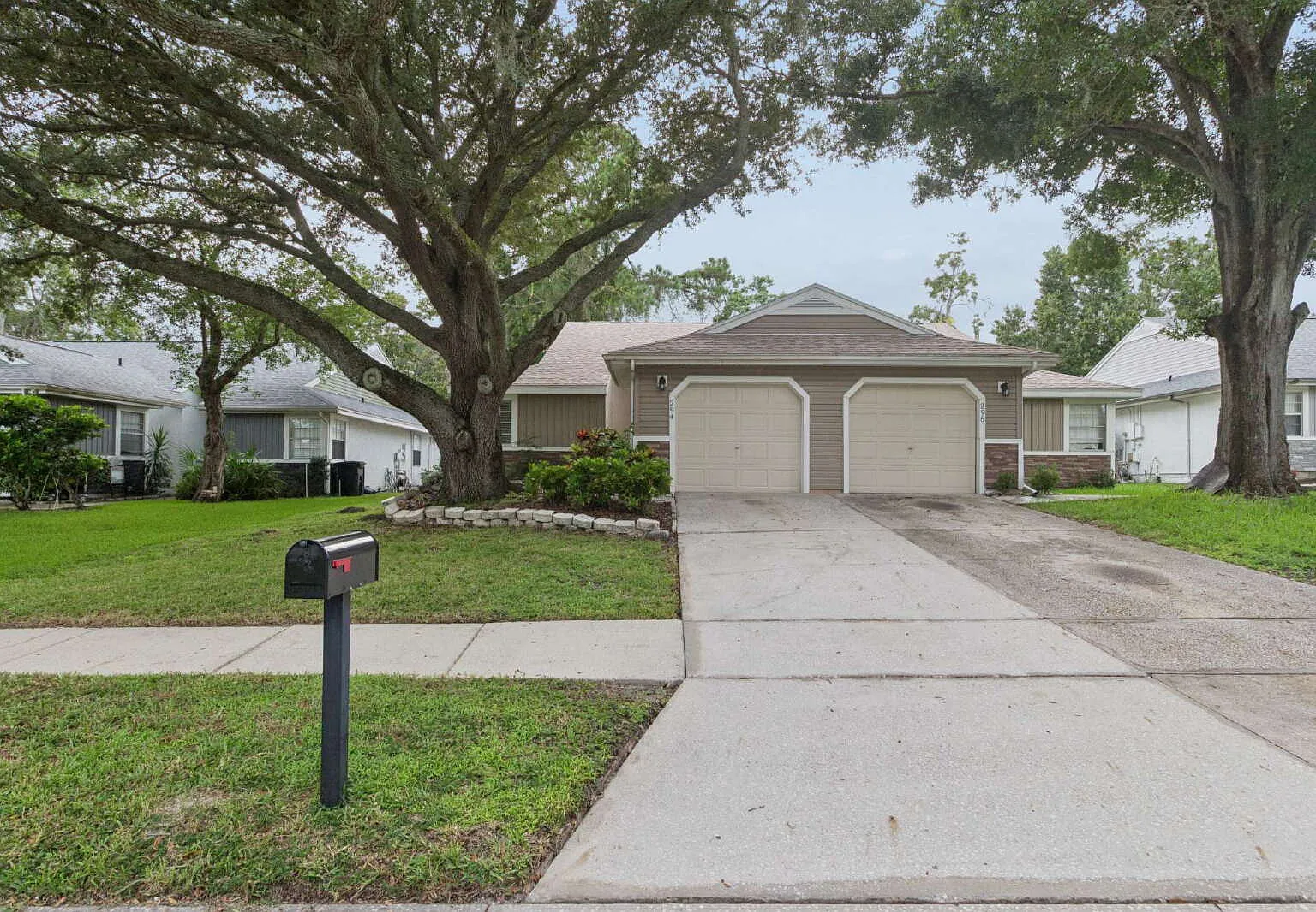 3 bed, 2.0 bath, 950 sqft, $2,100 — Photo 2