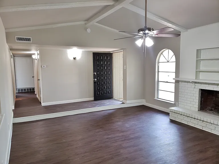 1320 Iris Ln — Photo 6