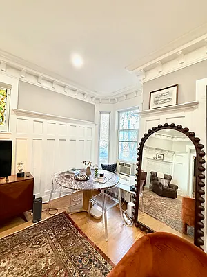 Rented by Mae Equities | media 7