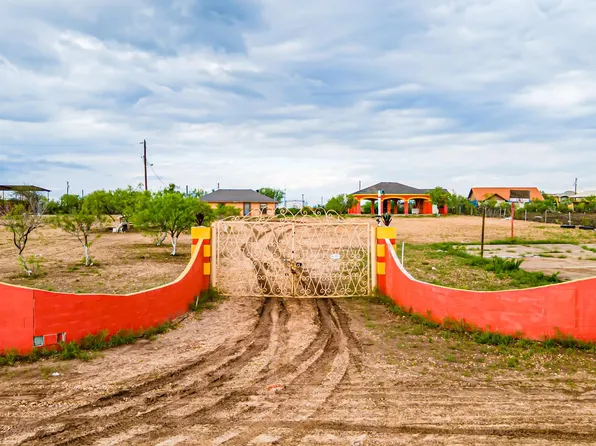 141 Los Fresnos Rd, Laredo, TX 78043