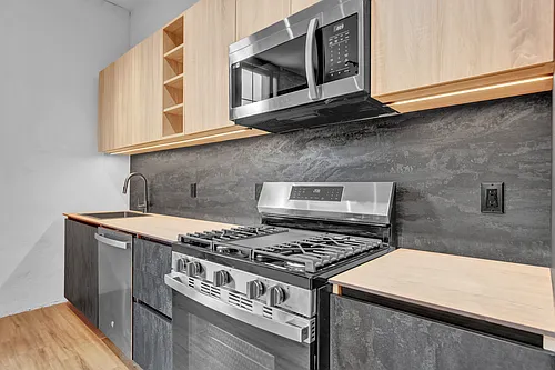 117 Penn Ave #204 Photo 1
