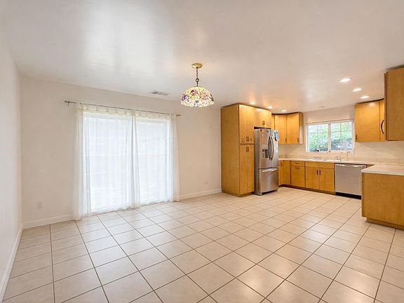 4th image of 401 Magnolia St