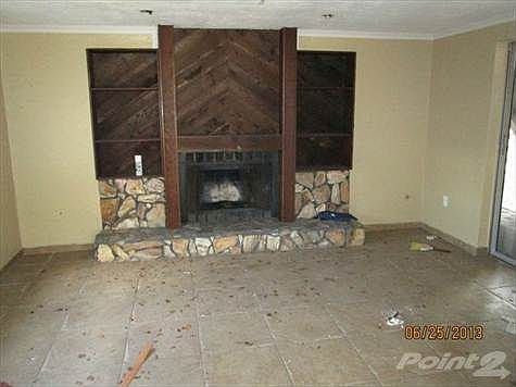 Beautiful Fireplace!!