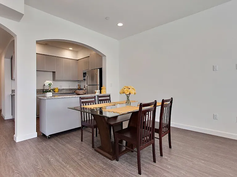 610 Levering Ave — Photo 5