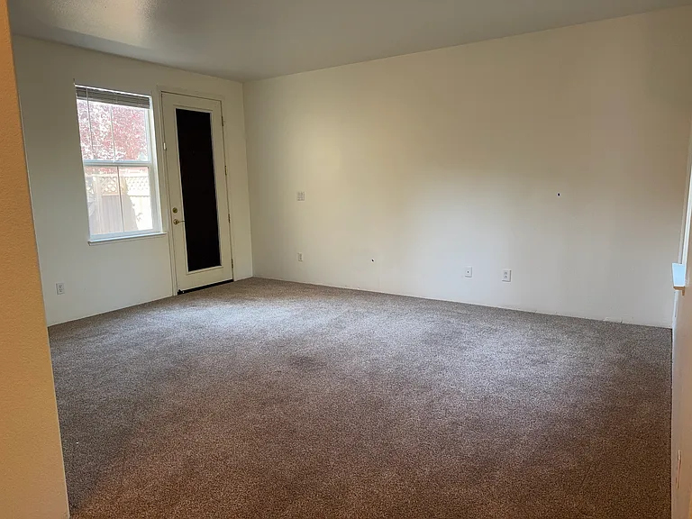 1084 Cottage Ln — Photo 37