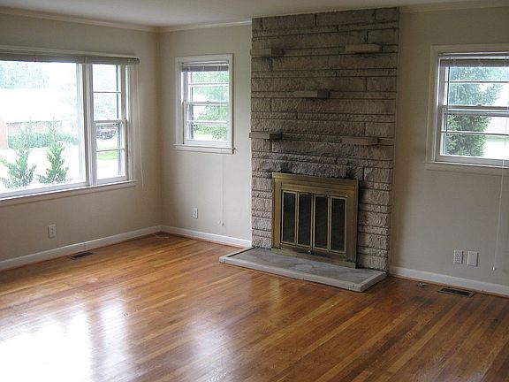 3rd image of 513 Claymont Dr