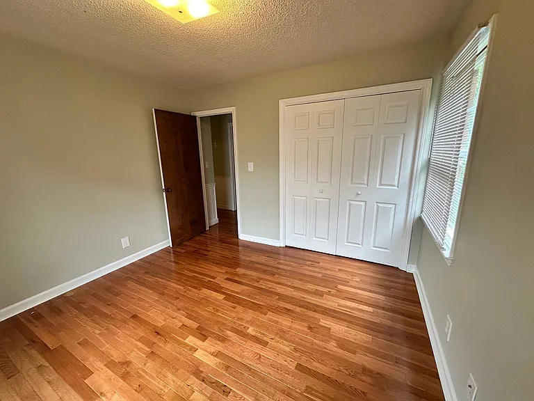 204 N Oak Grove Ext — Photo 24