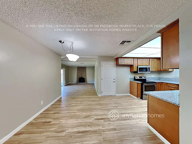 2826 Roxanne Ct — Photo 7