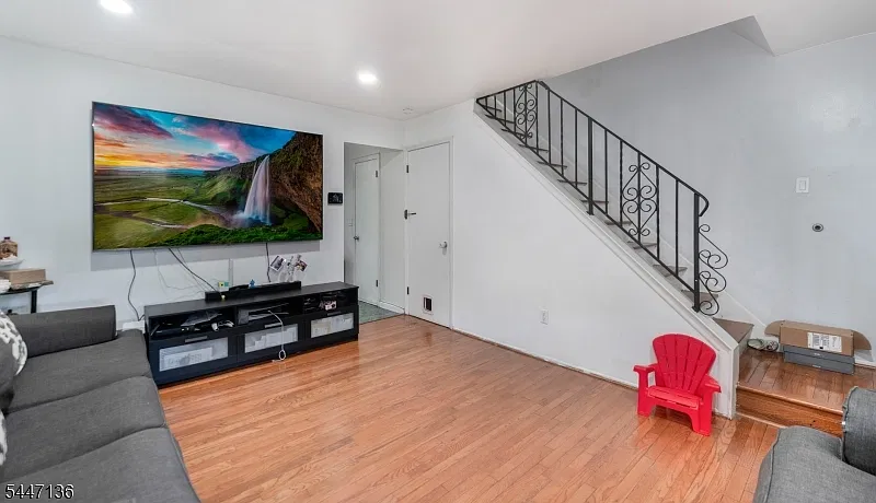 2 bed, 1.5 bath, $2,700 — Photo 3