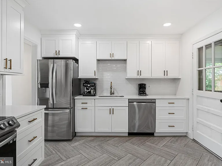 905 Carole Ct SE — Photo 6