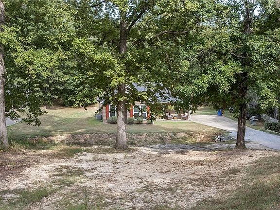 3rd image of 971 Lee Rd