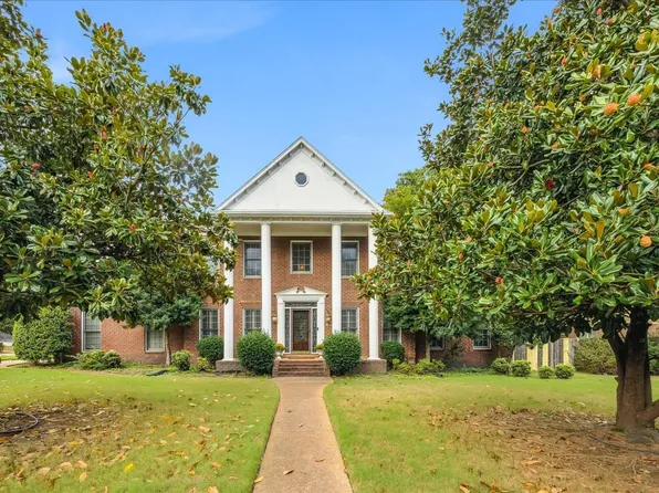 8975 Riverwood Farms Pkwy, Cordova, TN 38016