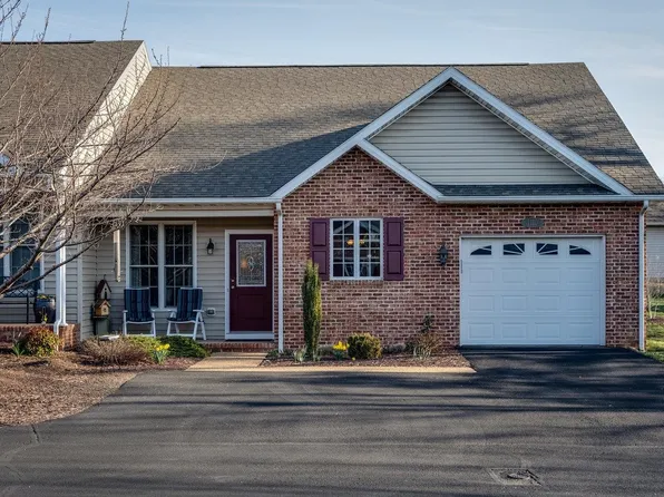 1110 Royal Ct, Harrisonburg, VA 22802