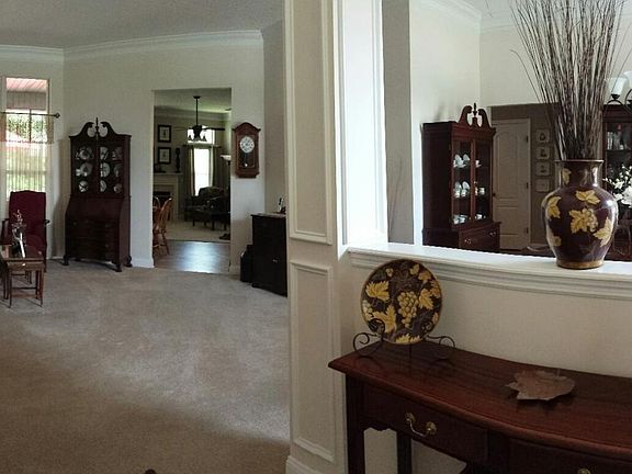 5th image of 647 Mandy Oaks Dr