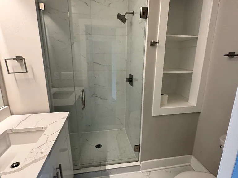 Upstairs hall bath