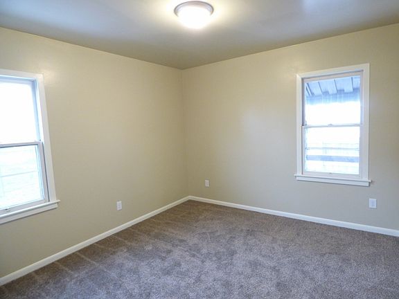 5th image of 325 E Roosevelt Ave