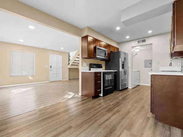 10027 Santana Ranch Ln, Santee, CA 92071