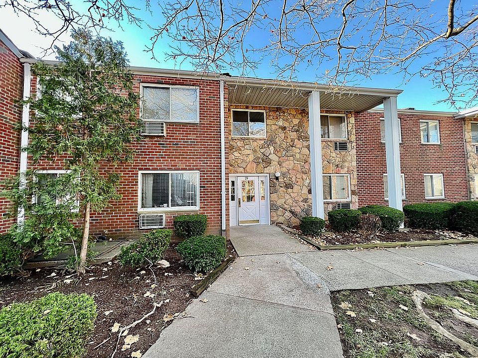 1st image of 29 Gadsen Pl APT 2B