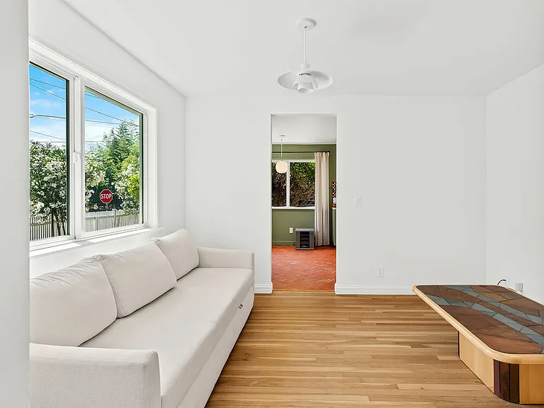 13805 Village Ave — Photo 4