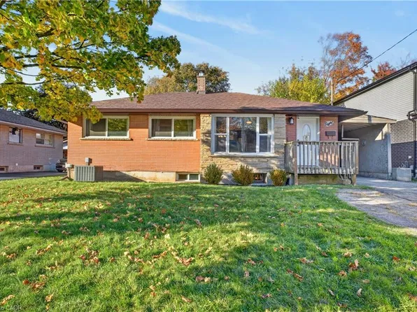 8 5th Ave, Cambridge, ON N1S 2E9