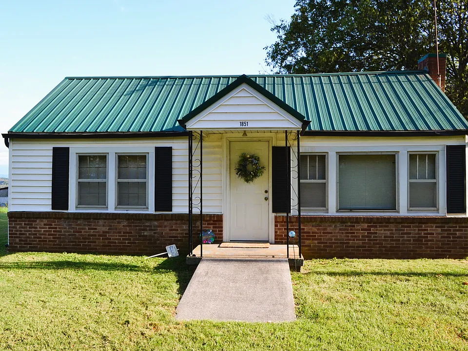 1851 Pine Ridge Rd