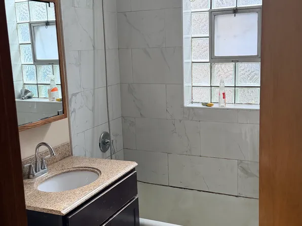 1213 W Addison St #2, Chicago, IL 60613