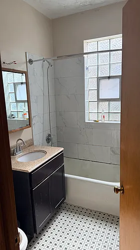 1213 W Addison St #2 Photo 1