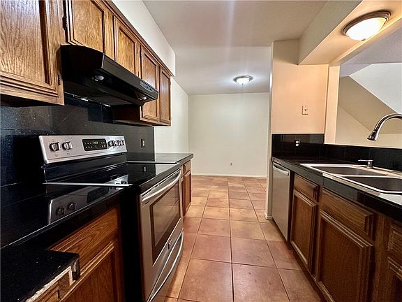 5th image of 7202 Mansions Dr Unit E3