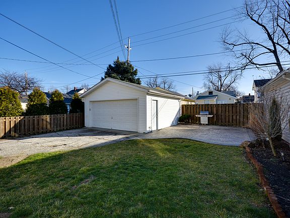 4th image of 19325 Riverview Ave