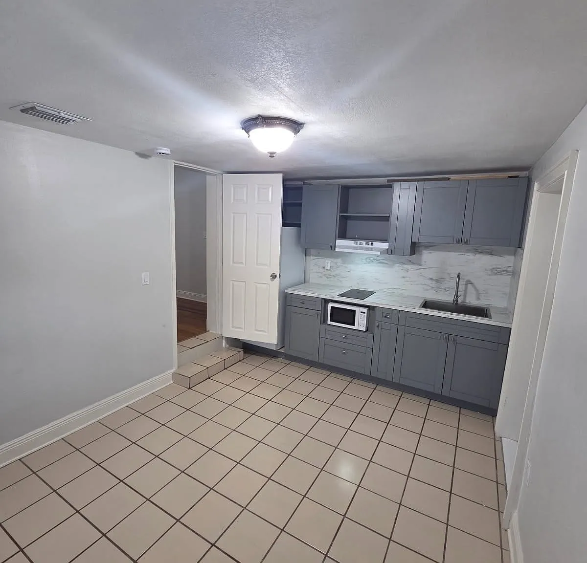 1 bed, 500 sqft, $1,700 — Photo 3